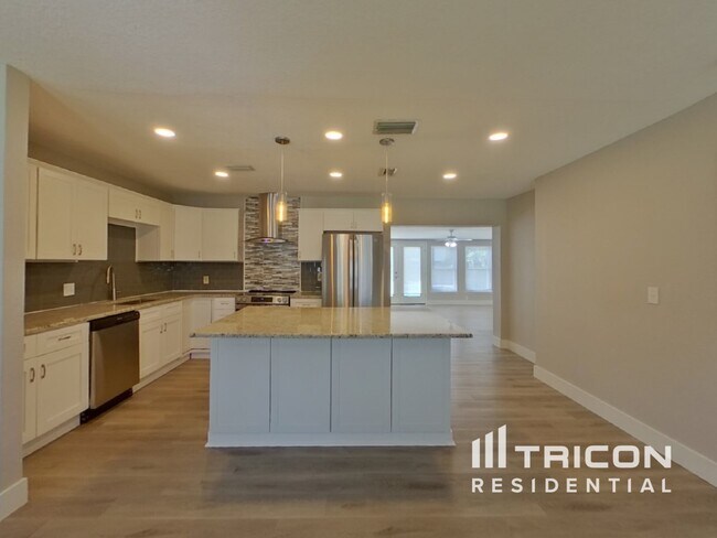 Foto del edificio - 4102 W Bay View Ave