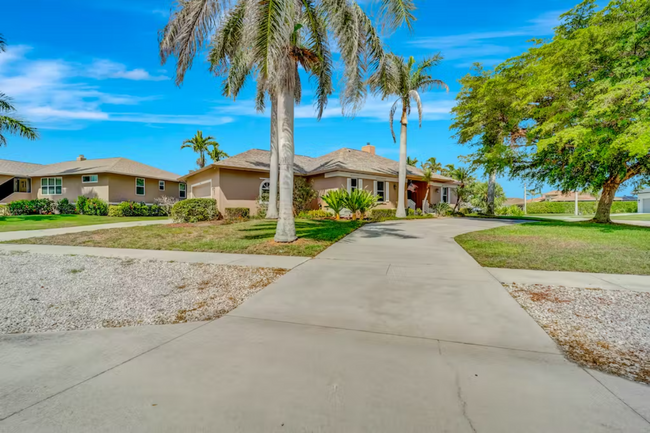 Foto del edificio - Beautiful Home in Desirable Marco Island