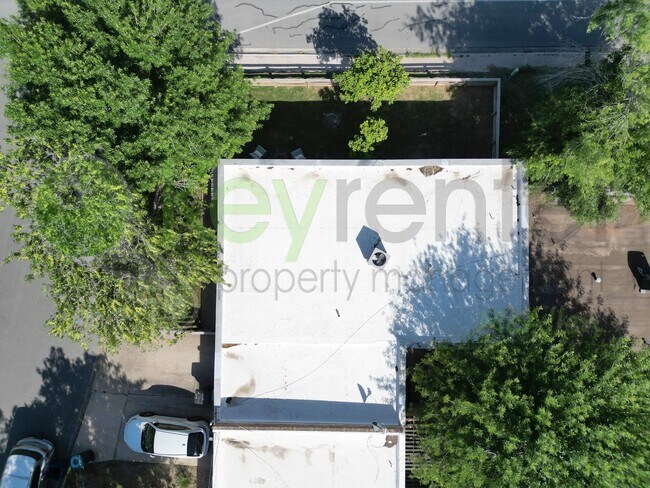 Building Photo - Well cared for 4bed/2bath in Central Mcallen