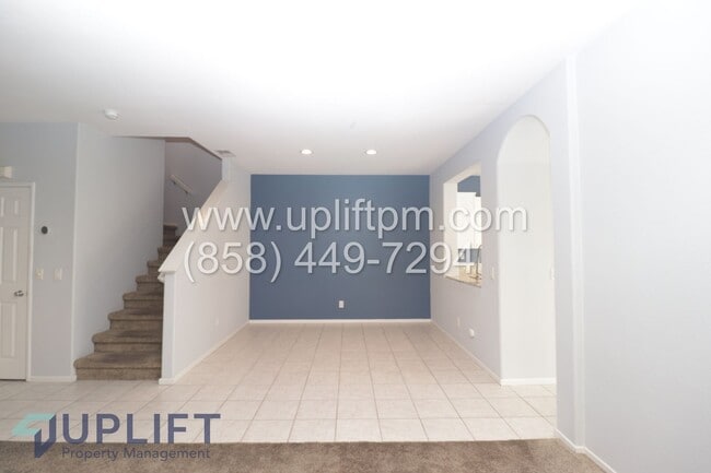 Foto del edificio - 4 Bed 2.5 Bath Townhouse in Oceanside AVAILABLE NOW!