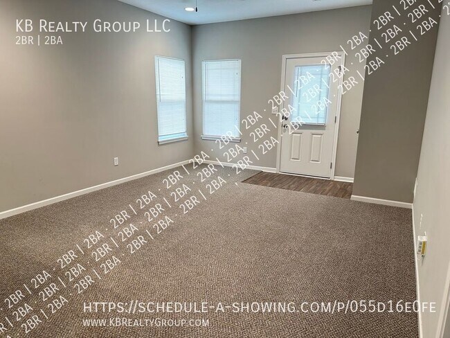 Building Photo - Newer Single Level 2 Bed 2 Car Attached Vi...