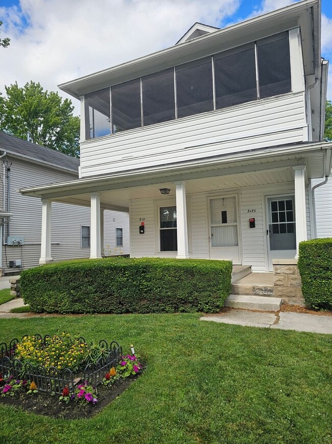 Building Photo - One Bedroom Lower in a Duplex