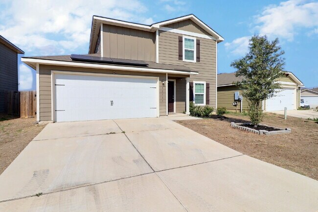 Foto del edificio - Move-In Ready 3-Bed Home with Solar Panels + Washer, Dryer & Refrigerator — Half Off Second Full ...