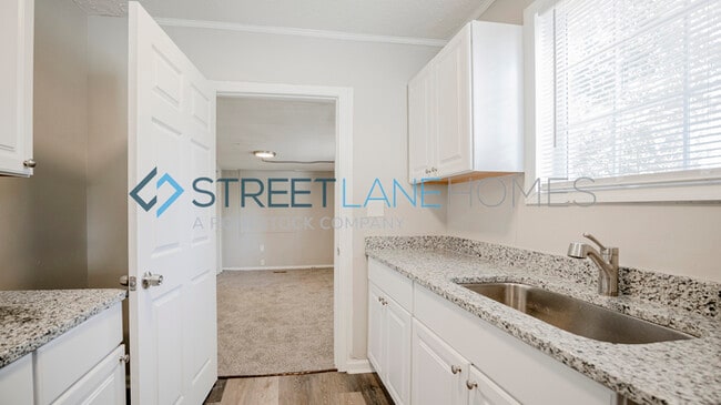 Building Photo - 2607 Schaul St