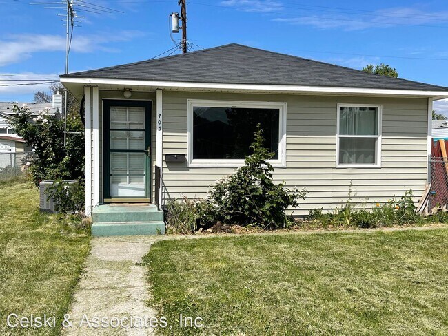 Foto del edificio - 2 br, 1 bath House - 703 Winslow Ave