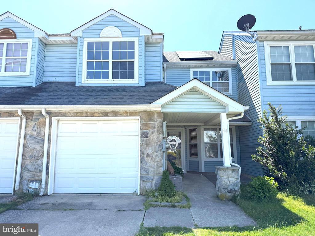 Foto principal - 44 Pondview Ln