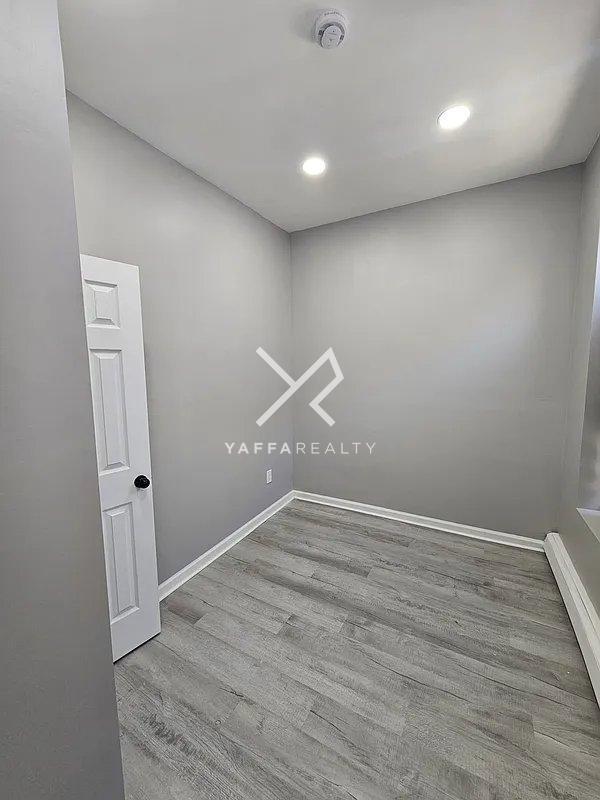 Foto del edificio - 3 bedroom in BROOKLYN NY 11207