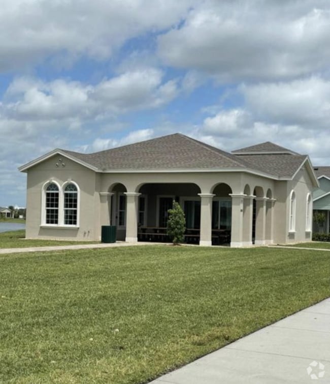 Building Photo - 7883 Loren Cove Dr