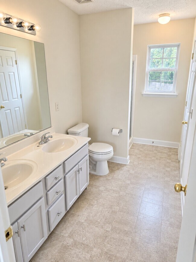 Building Photo - 5033 Timber Trail Dr