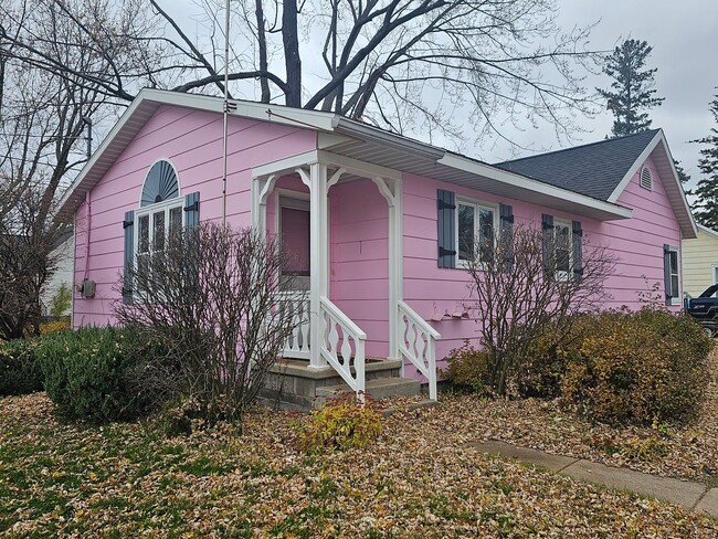 Building Photo - Cozy 1 Bedroom Home Wisconsin Rapids