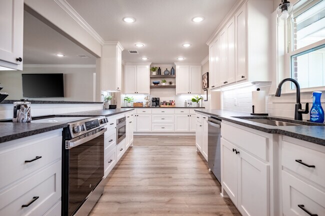 Foto del edificio - 214 Helena St