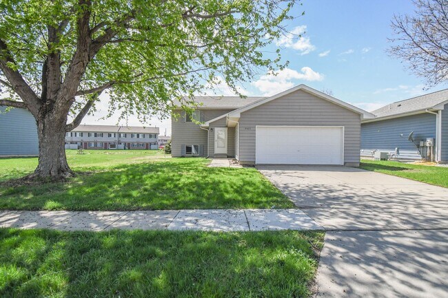 Foto del edificio - Updated 3BR Split-Level Home with Huge Deck, Fenced Yard & 2-Car Garage Near I-29!