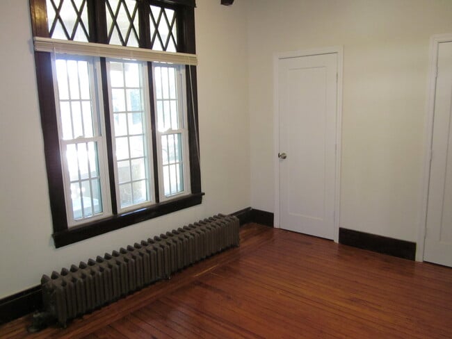 Building Photo - 39 Carley Ave