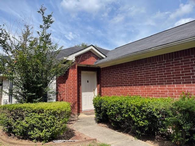 Foto principal - 18311 Beaverdell Dr