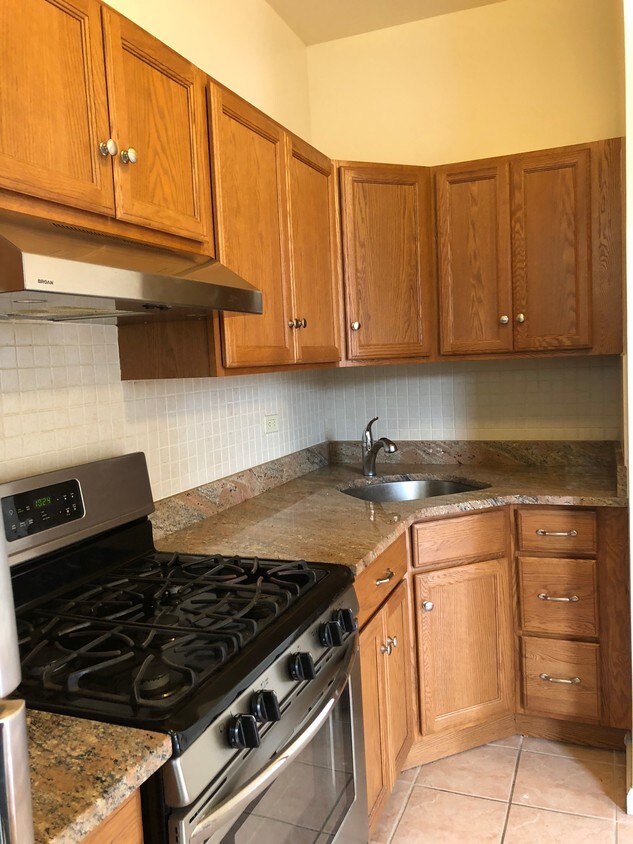 Primary Photo - 236 Utica Avenue