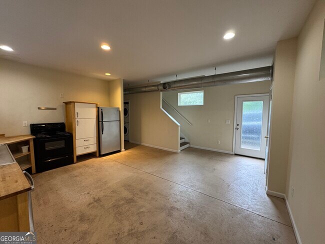 Building Photo - 283 Athens Ave