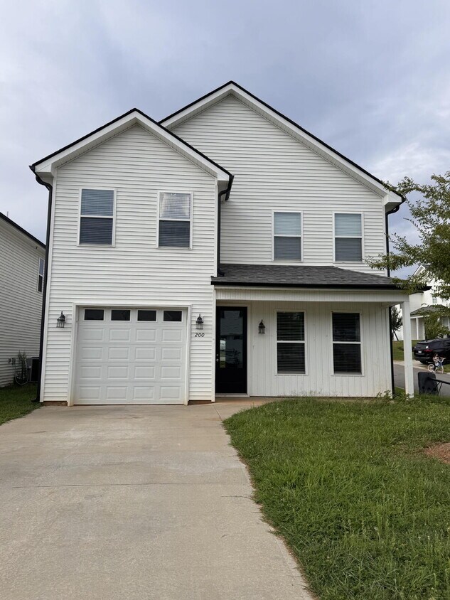 Foto principal - Modern 3-Bed, 2.5-Bath Home in Travelers R...