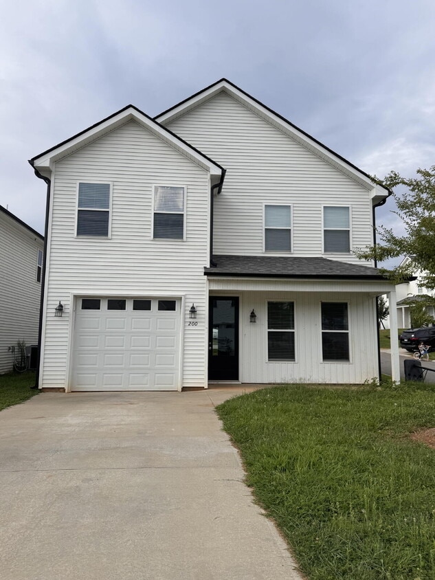 Primary Photo - Modern 3-Bed, 2.5-Bath Home in Travelers R...