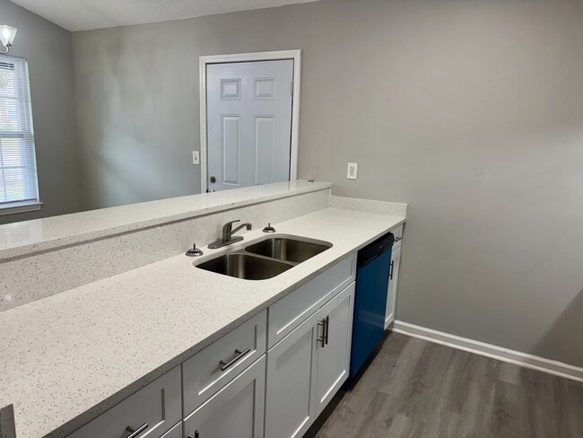 Building Photo - 110 Wedgewood Walk