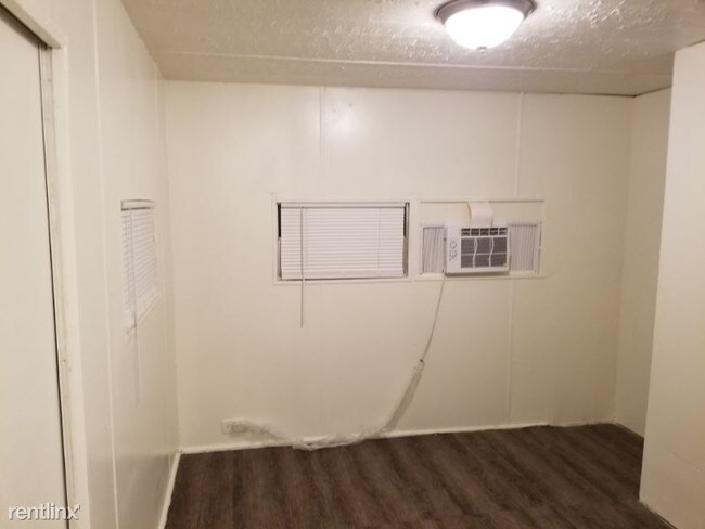 Building Photo - 2 br, 1 bath Mobile Home - 3337 Craney St