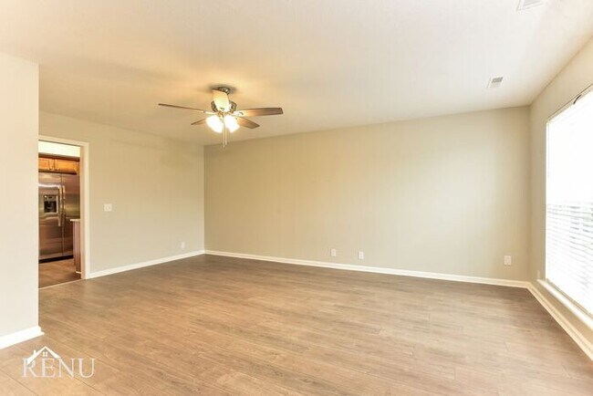Building Photo - 3023 Ace Wintermeyer Dr