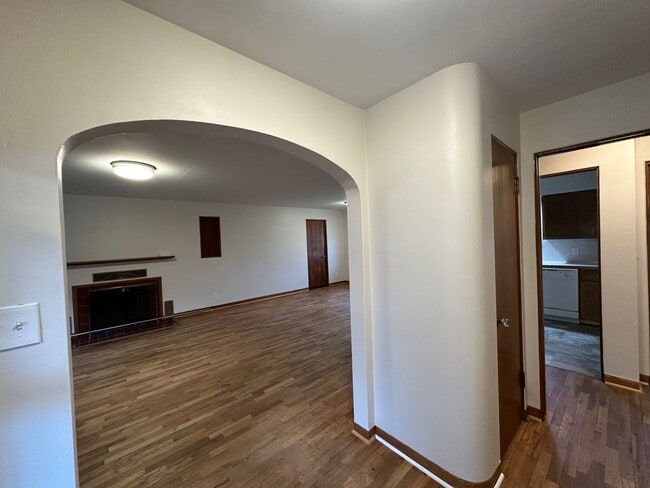 Building Photo - STATUS: UNAVAILABLE; RENTED -413 W Magnoli...