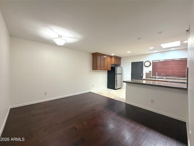 Building Photo - 8331 E Valley Vista Dr