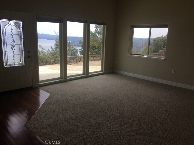 Foto del edificio - 8115 Mountain Crest Dr