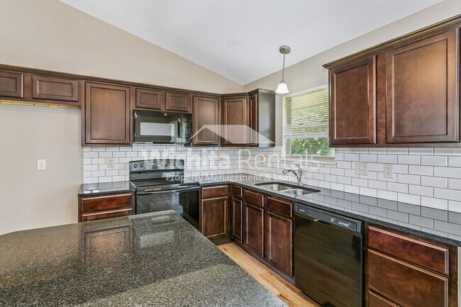 Foto del edificio - Large 4 bedroom 3 bathroom duplex