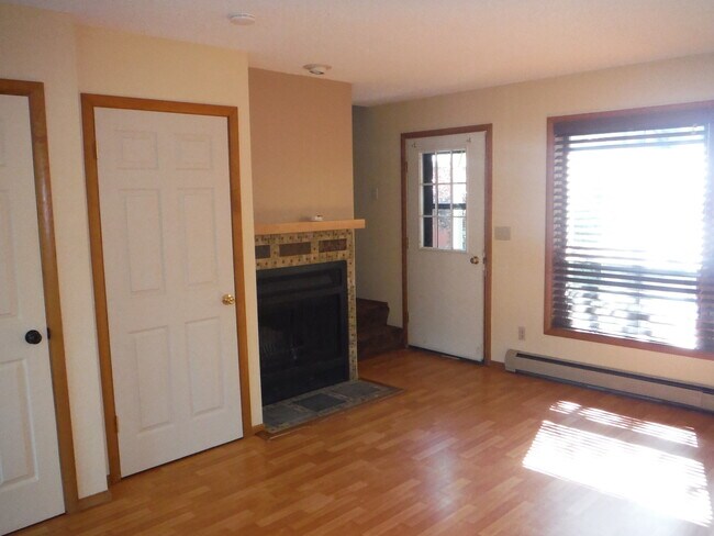 Foto del edificio - Cute 3 Bedroom Condo w/ Bonus Room - Walki...