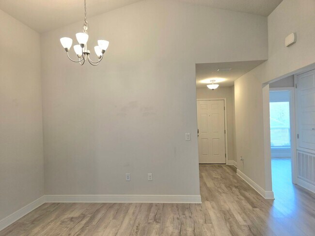 Foto del edificio - Bright, Open Layout | Screened Porch + Paver Patio | Move-In Ready