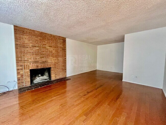 Foto del edificio - 3305 S Monaco St Pkwy