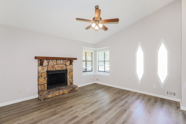 Foto del edificio - 3684 Linwood Way