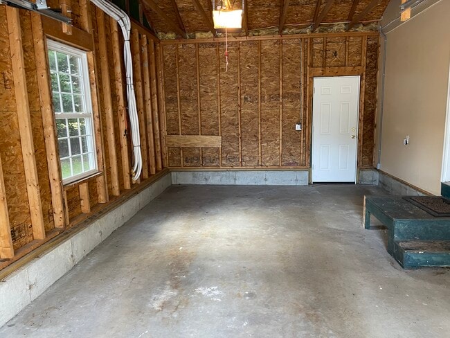 Building Photo - 6 Lillian Ave