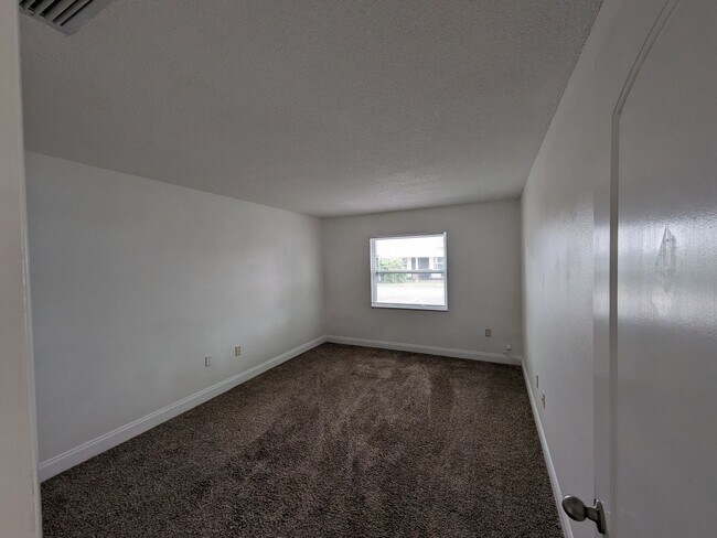 Foto del edificio - Ground Floor 2/1 **Water/Sewer Included**