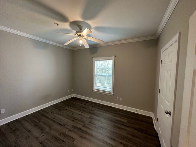 Foto del edificio - COMING SOON - FIRST FLOOR APARTMENT COMMUN...