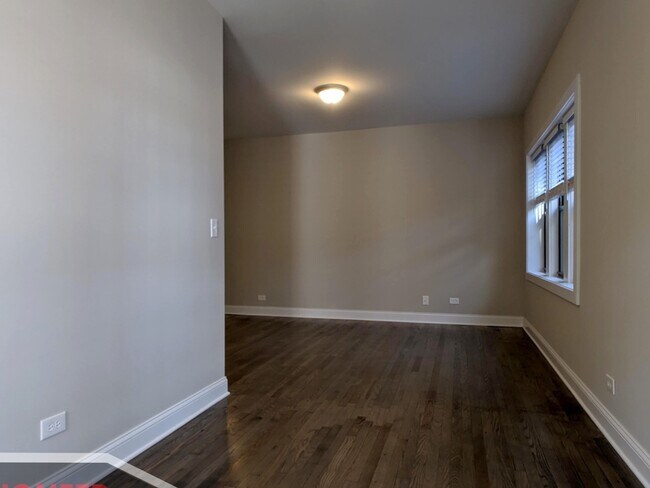 Foto del edificio - 3407 W Fullerton Ave
