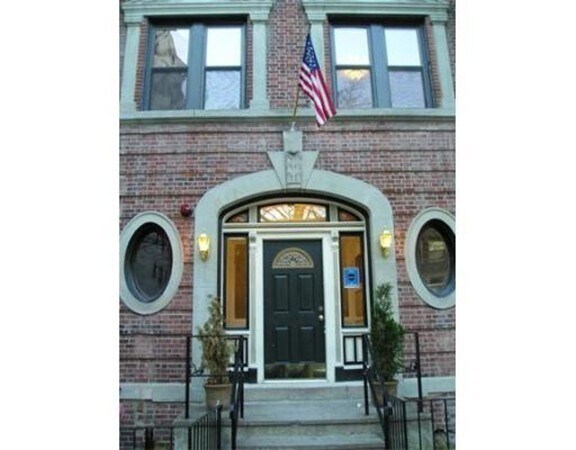 Foto del edificio - 75 Burbank St