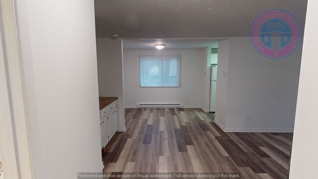 Building Photo - West Linn!!!  Stylish Townhouse, Private C...