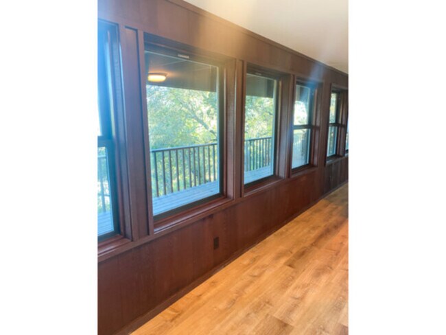 Building Photo - GORGEOUS FULLY REMODELED 1 BD/1 BA IN-LAW ...