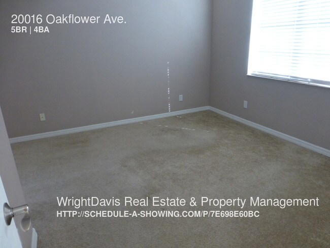 Foto del edificio - 20016 Oakflower Ave