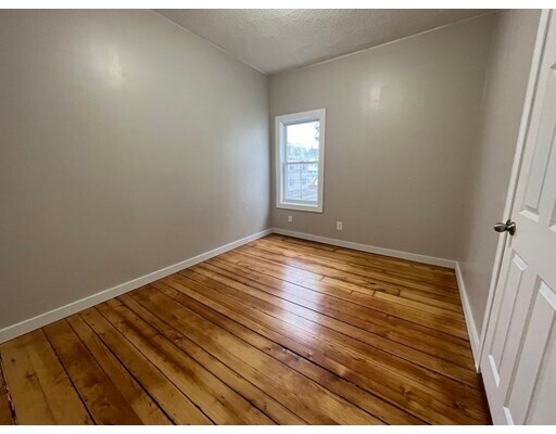 Building Photo - 471 E Main St