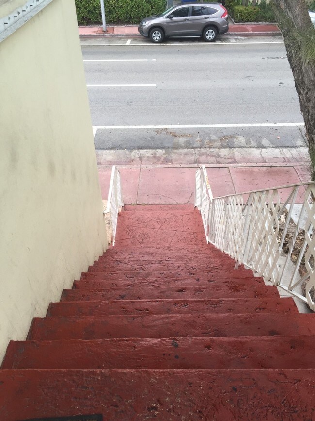 Building Photo - 7725-7727 Harding Ave