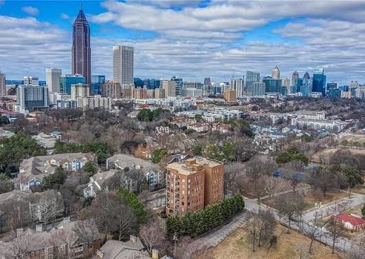 Foto del edificio - 395 Central Park Pl NE