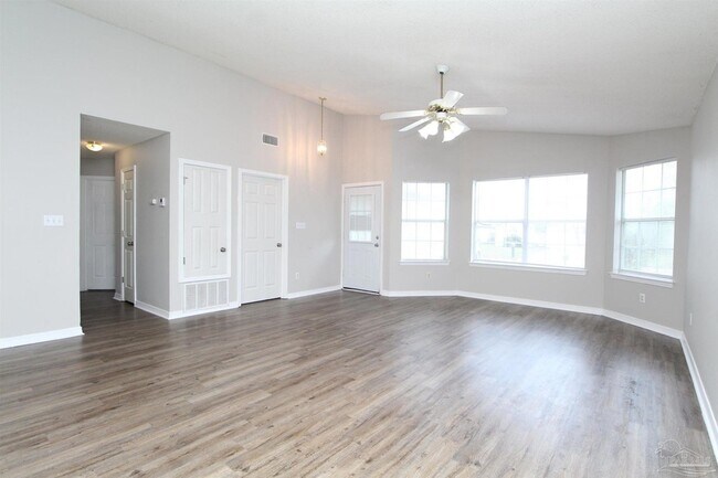 Building Photo - 2081 Sequoia Cir