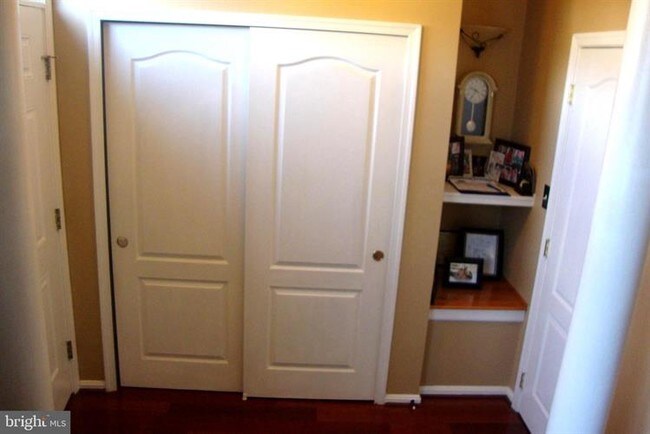 Foto del edificio - 737 Kirkcaldy Way