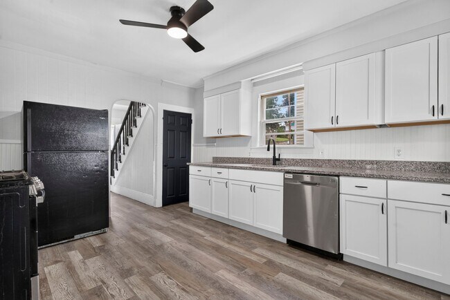 Foto del edificio - 571 Amherst St