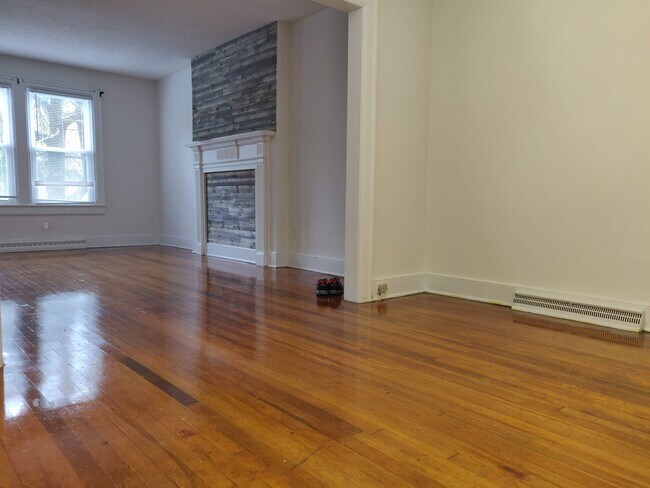 Building Photo - 106 E Weatherspoon St