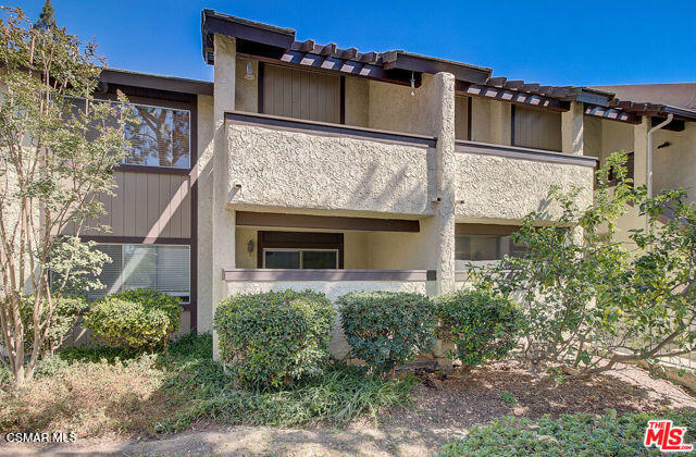 Primary Photo - 1348 E Hillcrest Dr