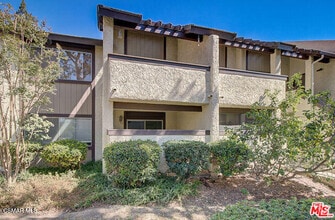 Building Photo - 1348 E Hillcrest Dr